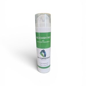 Flacone gel defaticante Recovery Pro con acido ialuronico Bio-Compressor su sfondo bianco
